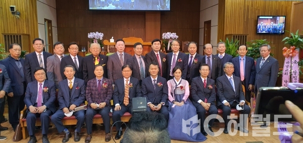 대한예수교장로회(합동) 서울동노회 목사 및 장로들이 목사 위임식에 참석해 축하했다.